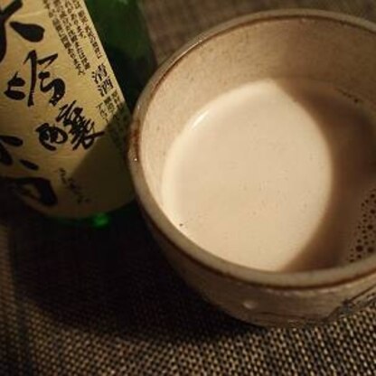 糖質気にして焼酎派の相方だけど、珍しく日本酒飲んでたのでお写真の時だけ？！拝借のチョココーヒー（オィ）タイトルも字数あるから難しい意ですよね　レポズレてるけ（焦